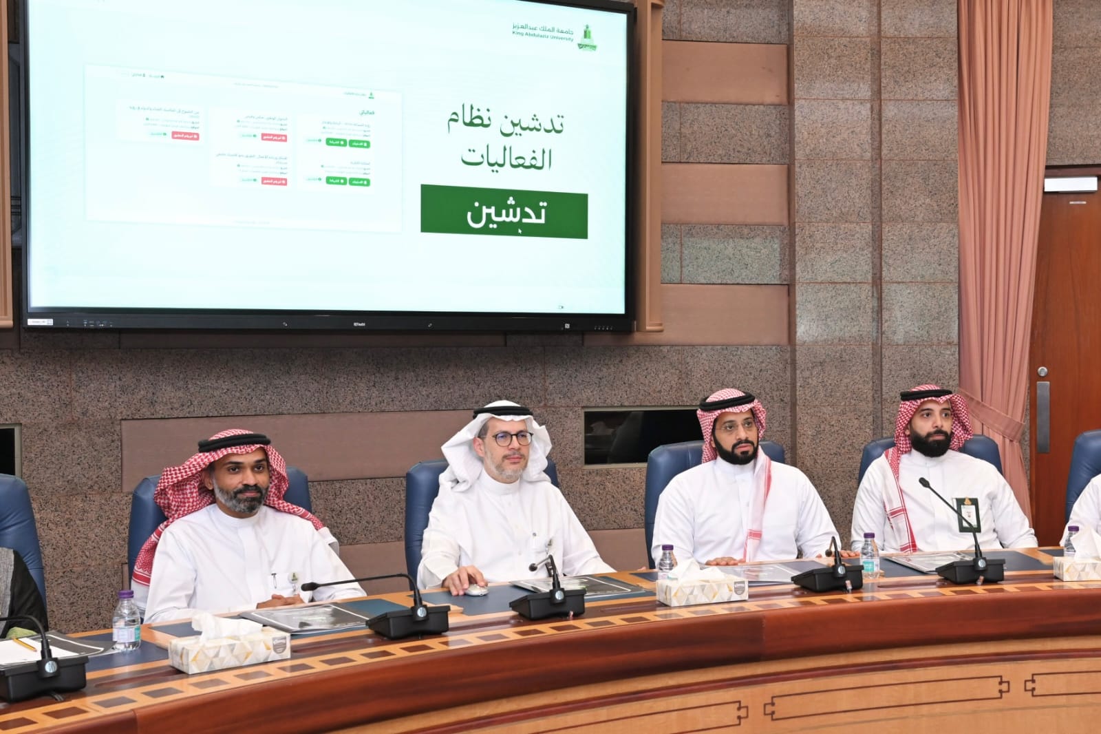 رئيس جامعة الملك عبدالعزيز يُدشن أنظمة إلكترونية لتسهيل الإجراءات الأكاديمية والإدارية